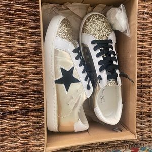 Size 8 Vintage Havana fashion tennis shoes